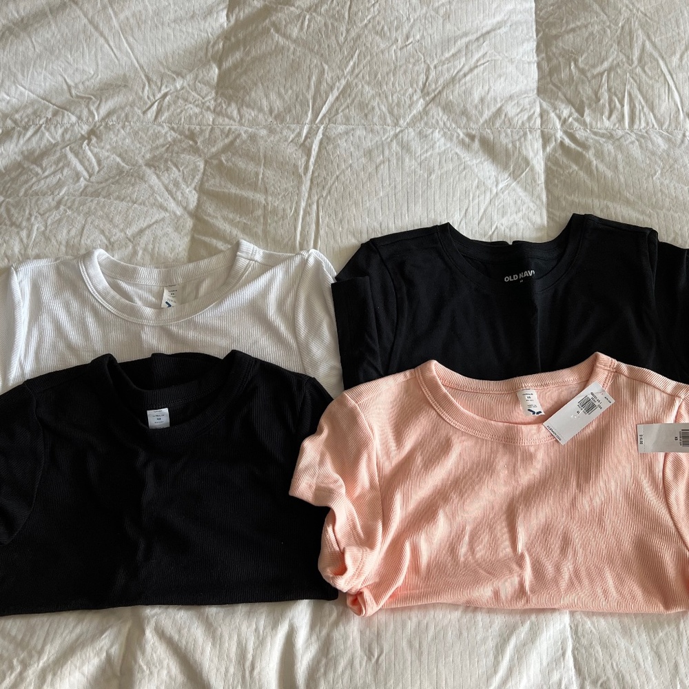Lot of 4 Old Navy T shirts 2NWT size xs